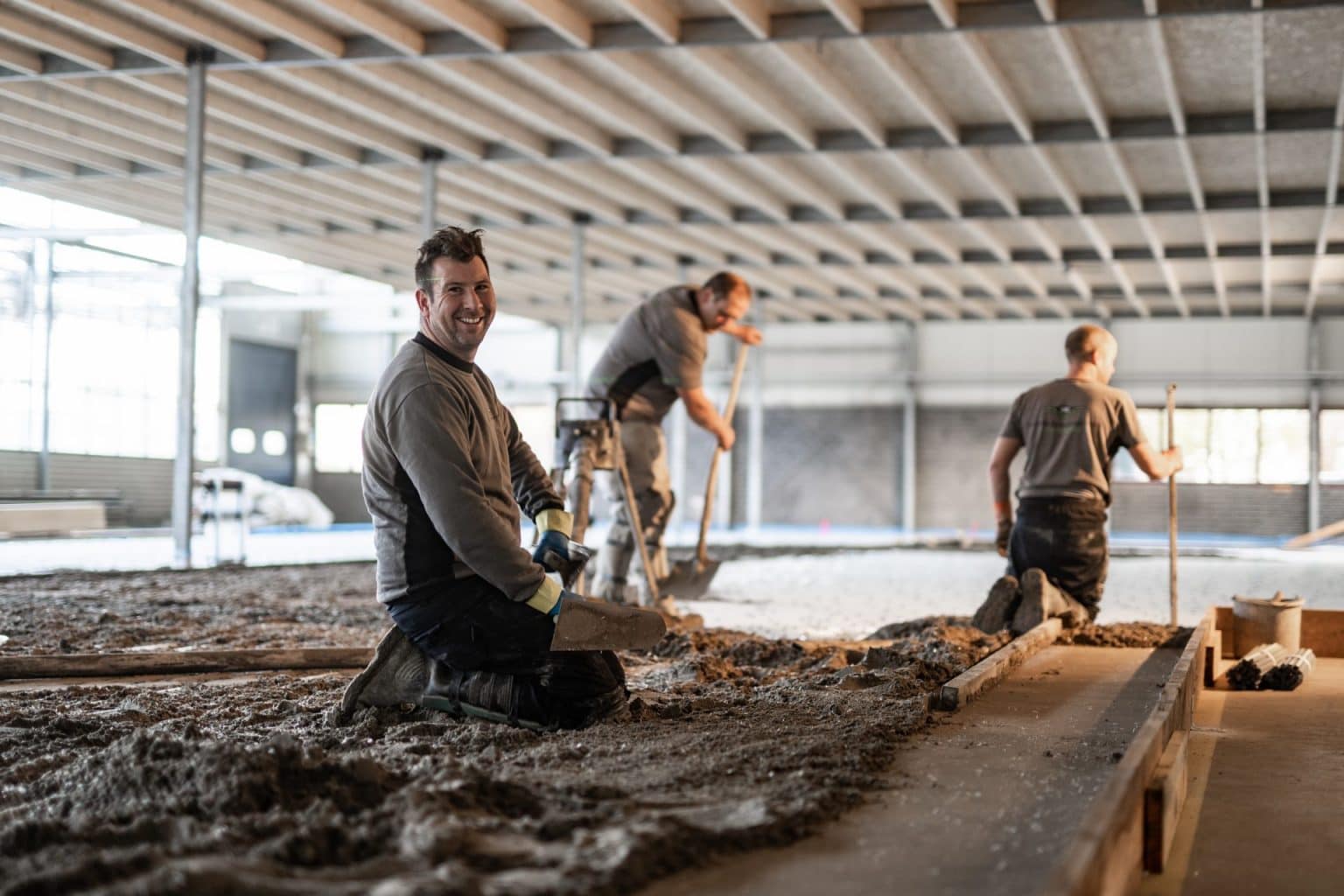 Hoe lang moet mijn smeervloer drogen? Van Berlo Cementdekvloeren